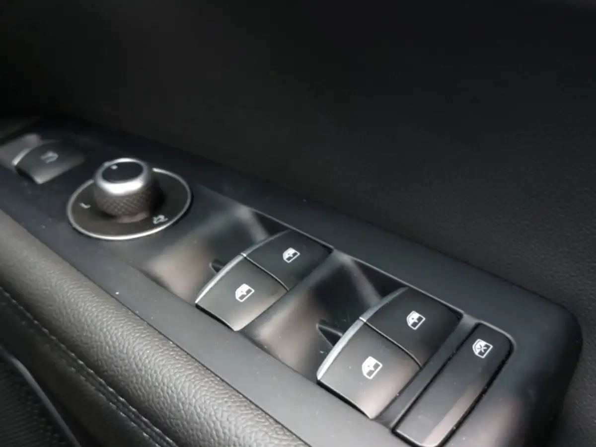 2022-lexus-ux-250h-20-f-sport-premium-plus-pack-big-15