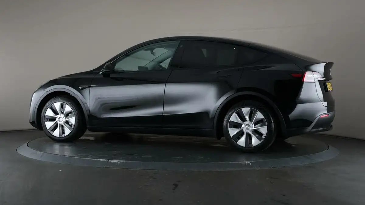 2023-tesla-model-y-e-rwd-big-68