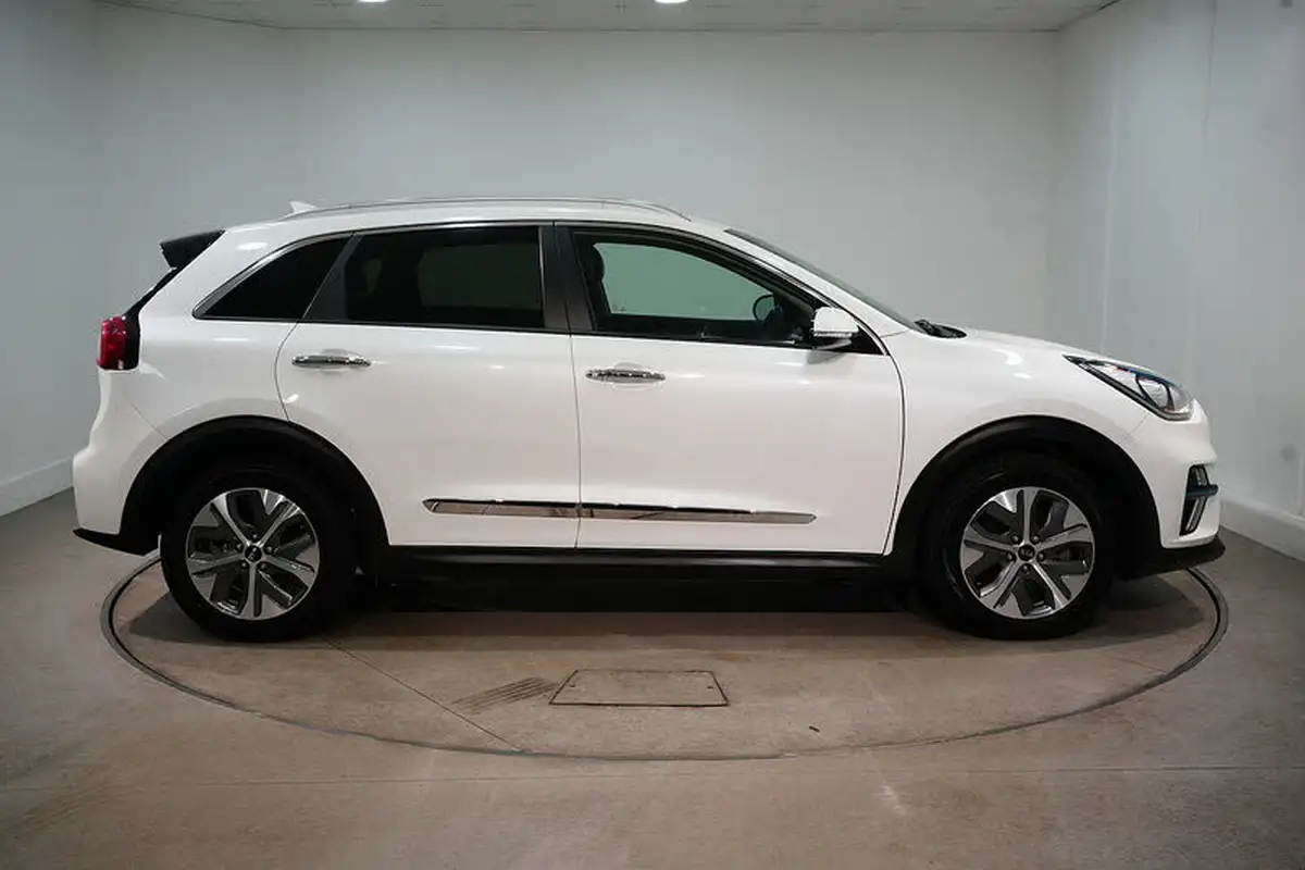 2019-kia-e-niro-ev-first-edition-big-3