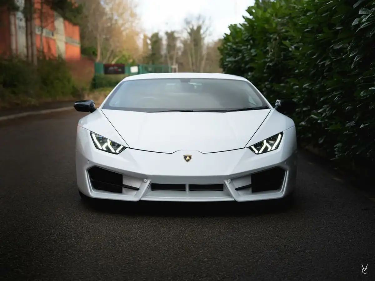 2016-lamborghini-huracan-big-1