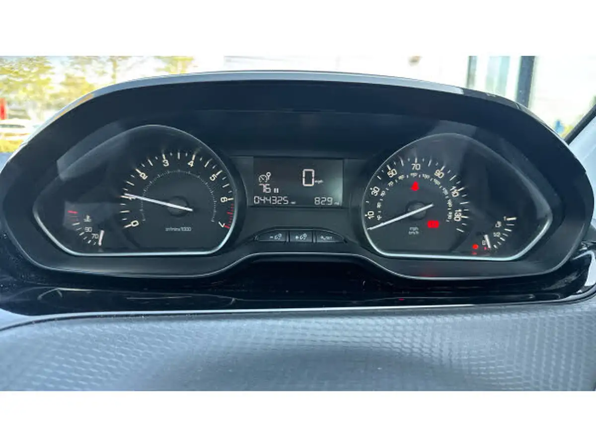 2019-peugeot-208-12-puretech-signature-big-17