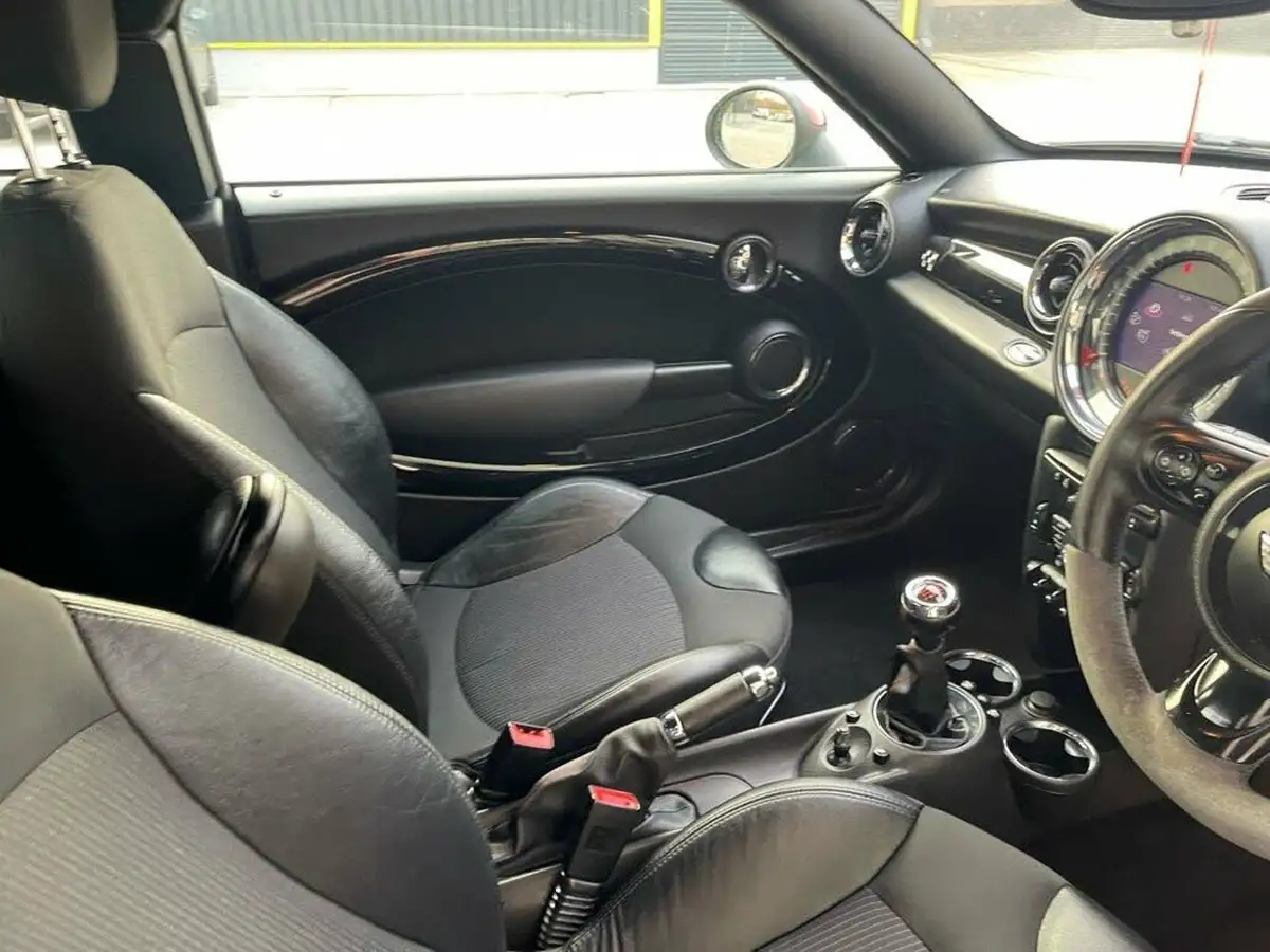 2012-mini-cooper-16-john-cooper-works-chili-coupe-3d-big-35