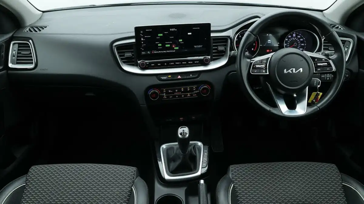2022-kia-ceed-15-t-gdi-3-hatchback-big-13