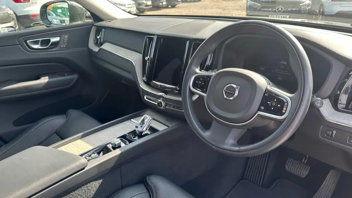 2021-volvo-xc60-20-b5-inscription-big-4