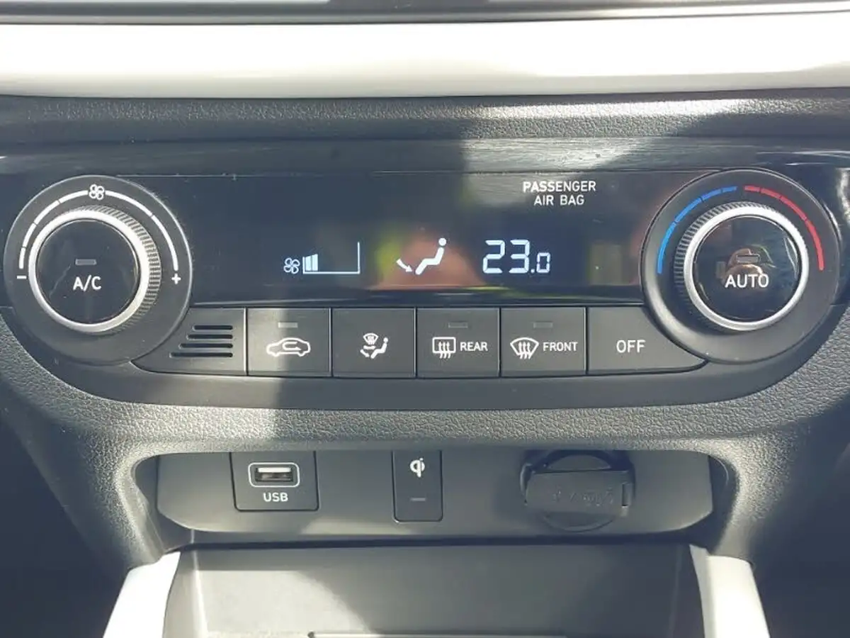 2022-hyundai-i10-12-premium-auto-big-14