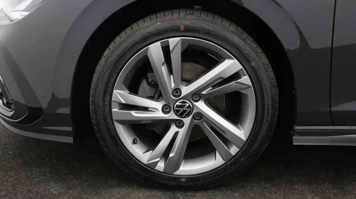 2022-volkswagen-golf-15-tsi-r-line-130ps-hatchback-big-17