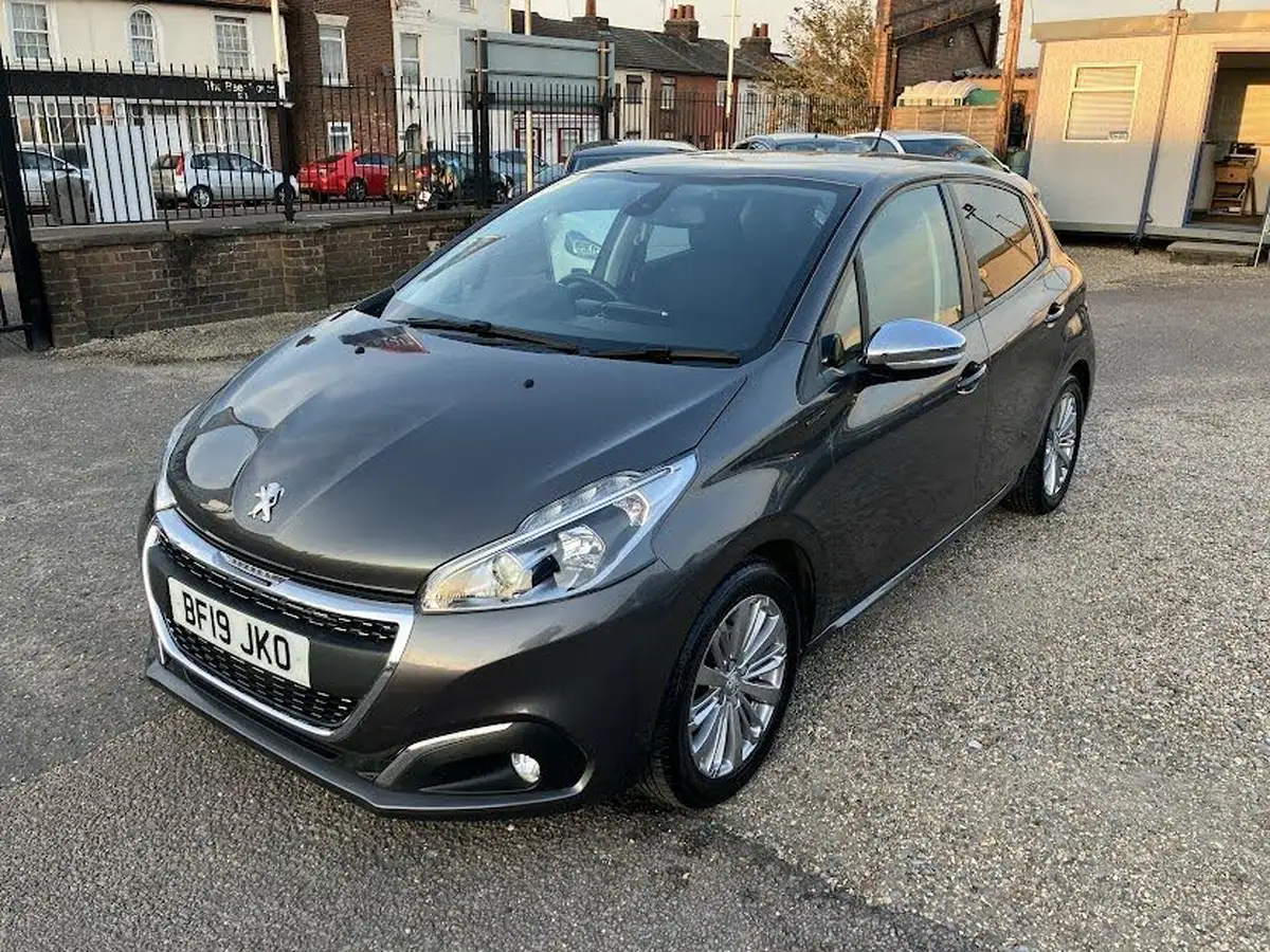 2019-peugeot-208-12-puretech-signature-big-4