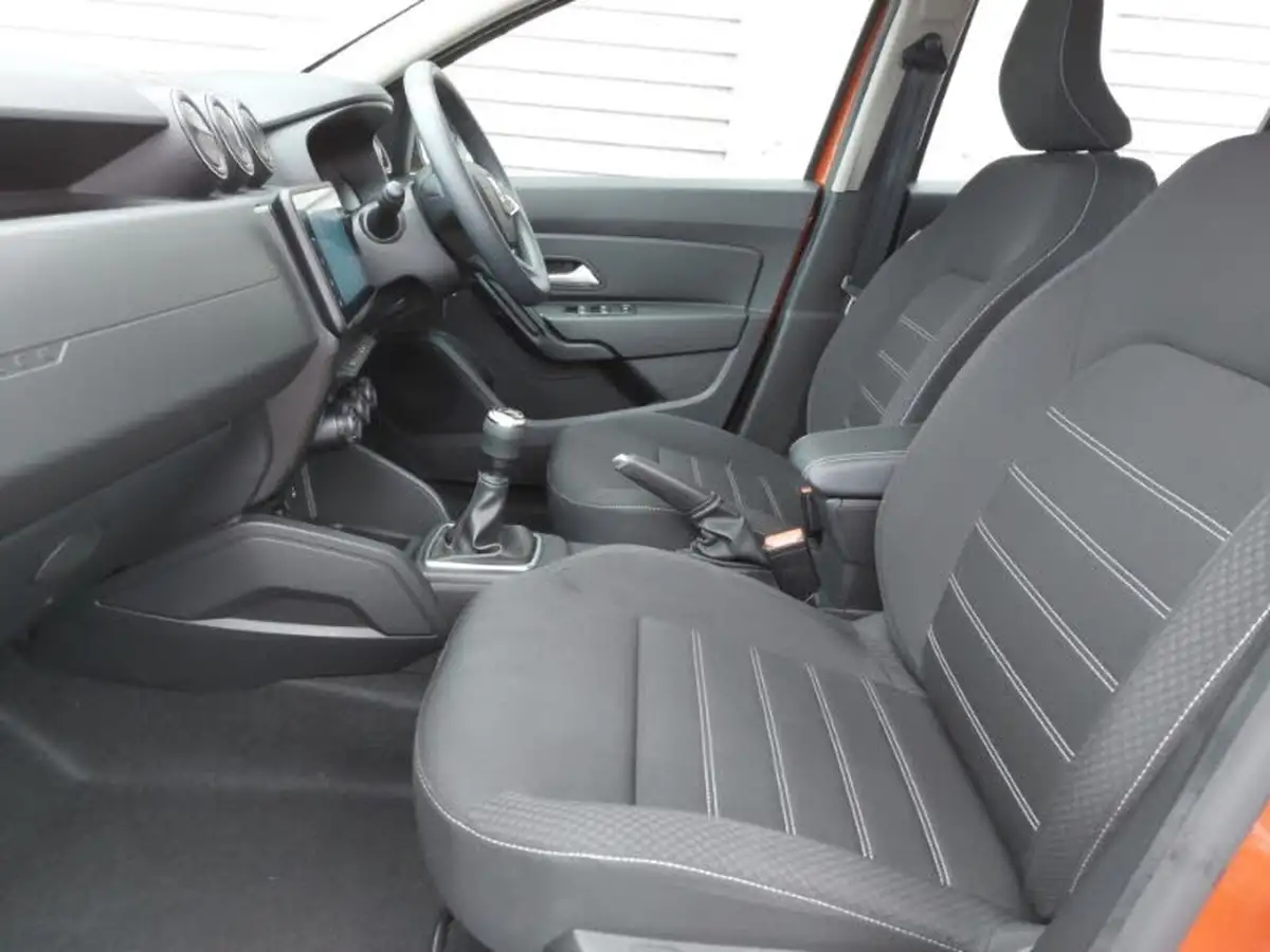 2022-dacia-duster-10-tce-comfort-100bhp-bi-fuel-station-wagon-5d-big-4
