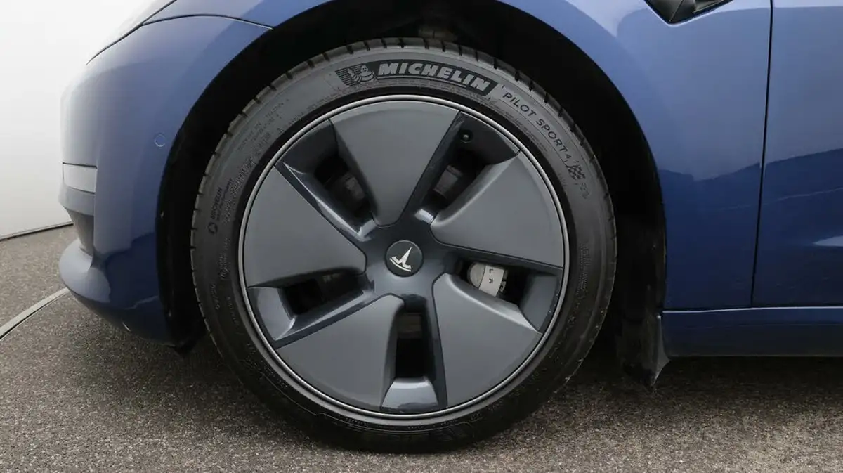 2021-tesla-model-3-e-long-range-4x4-big-18