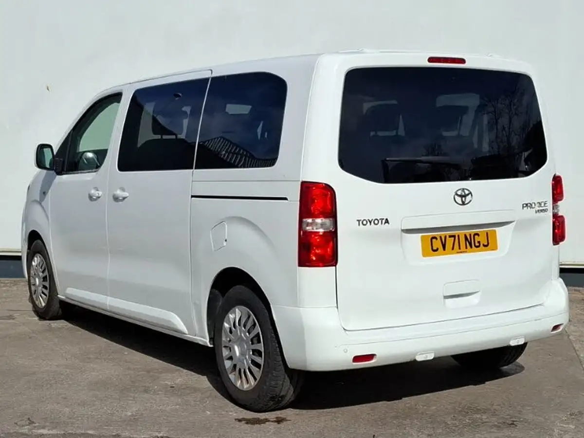 2021-toyota-proace-verso-15d-shuttle-l1-big-1