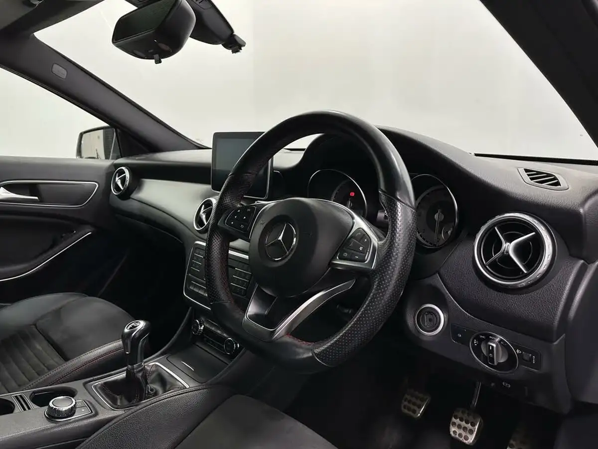 2015-mercedes-benz-gla-class-21d-gla-200d-amg-line-ss-big-8