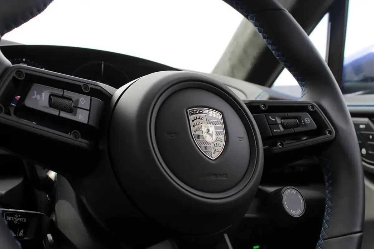 2024-porsche-macan-e-turbo-electric-big-24