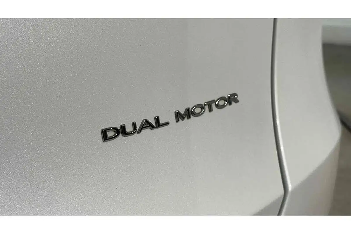 2023-tesla-model-y-e-long-range-big-14