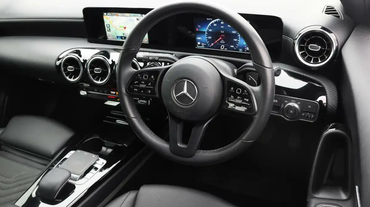 2018-mercedes-benz-a-class-15d-a180d-se-116ps-ss-7g-dct-big-8