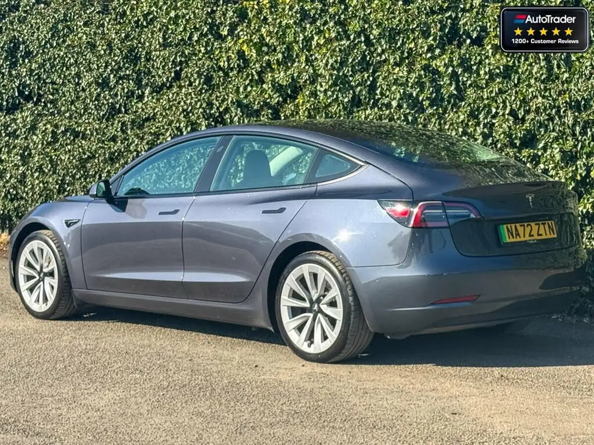 2022-tesla-model-3-e-rwd-big-35
