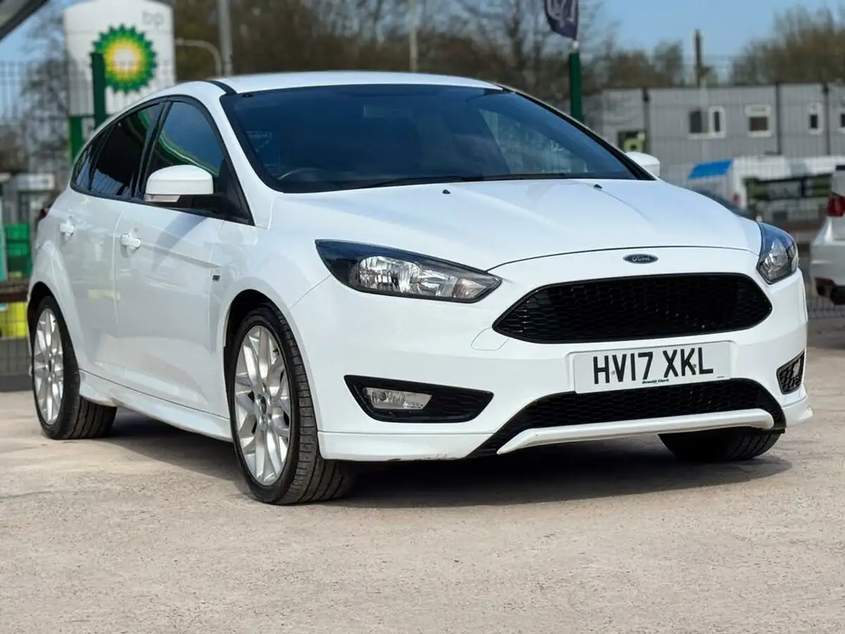2017-ford-focus-15tdci-st-line-hatchback-big-2