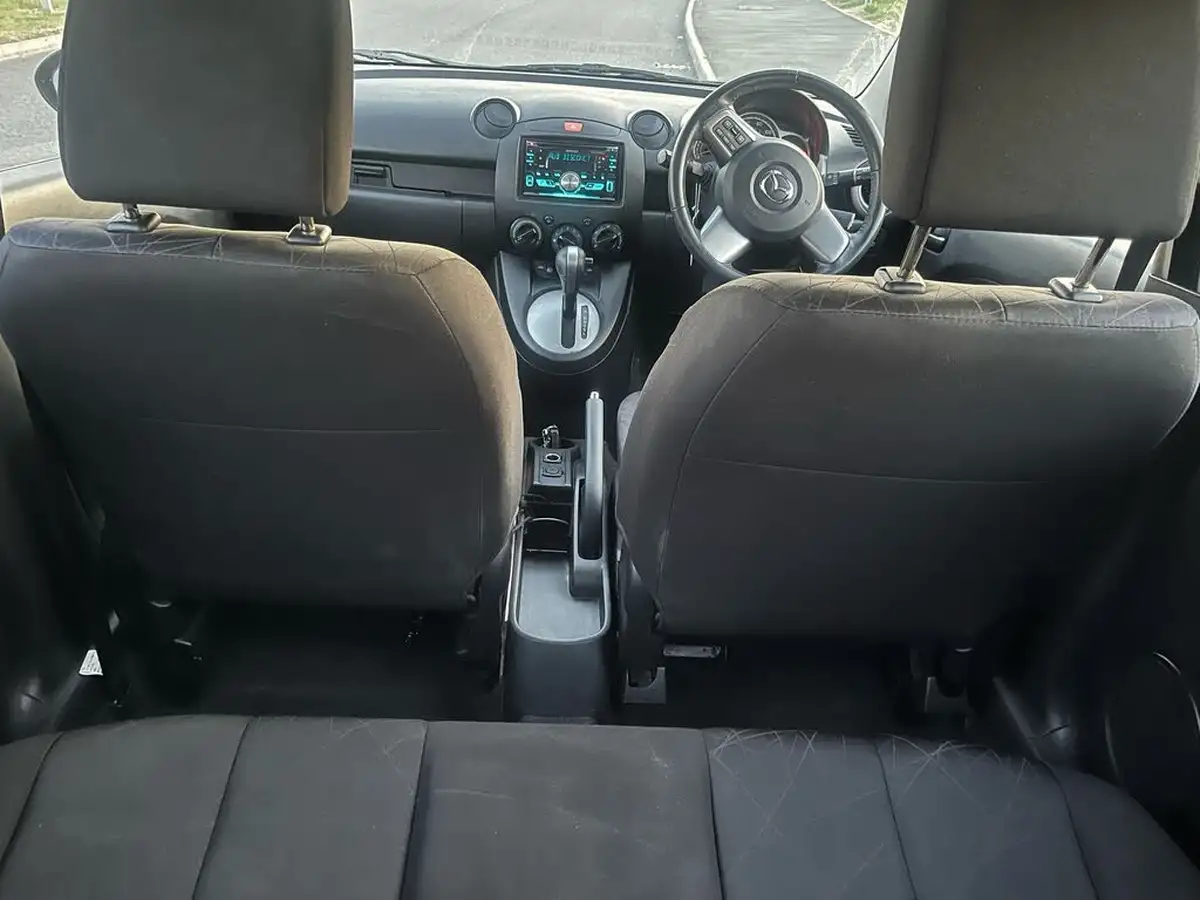 2012-mazda-mazda2-15-ts2-big-19