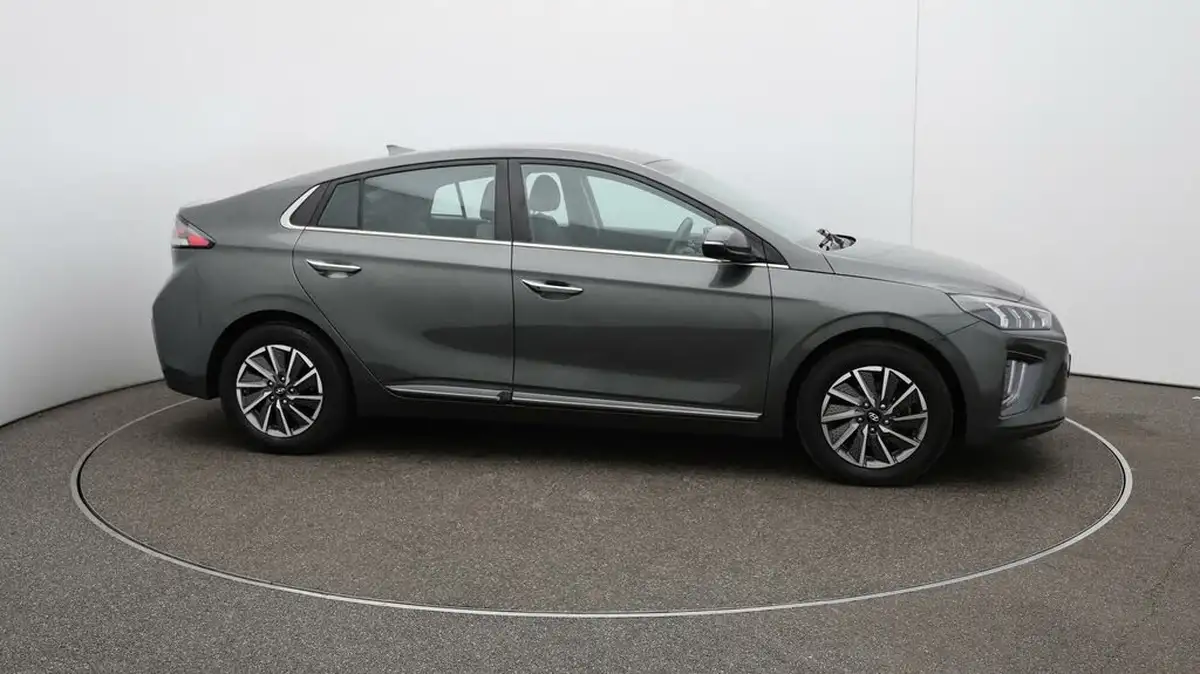 2022-hyundai-ioniq-e-premium-electric-big-41