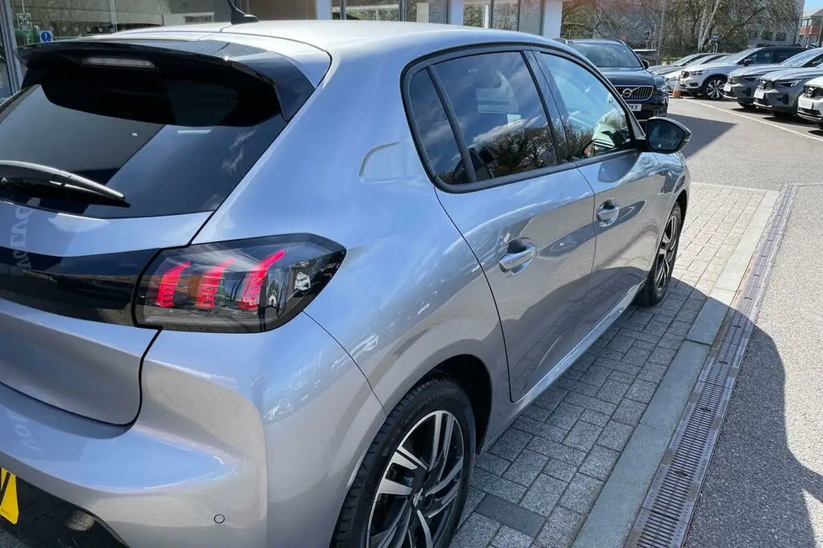 2022-peugeot-208-12-puretech-allure-premium-100bhp-big-12