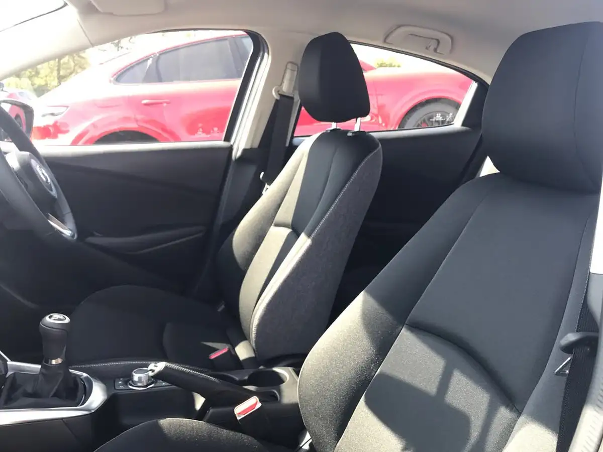 2023-mazda-mazda2-15-skyactiv-g-centre-line-big-5