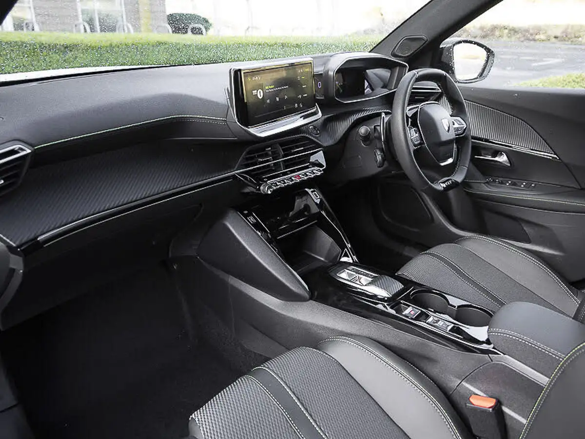 2025-peugeot-2008-suv-12-puretech-gt-136ps-hybrid-e-dsc6-big-11