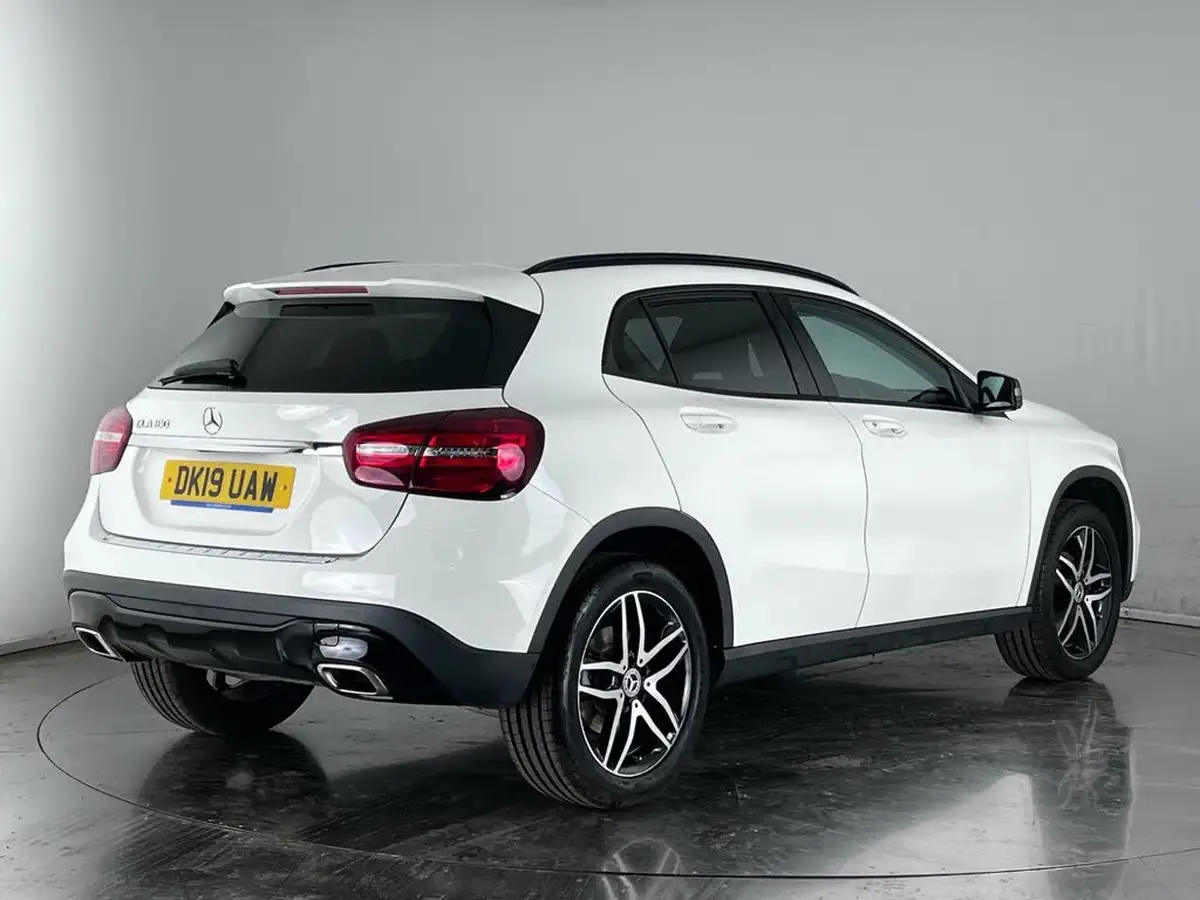 2019-mercedes-benz-gla-class-16-gla-180-urban-edition-ss-big-3
