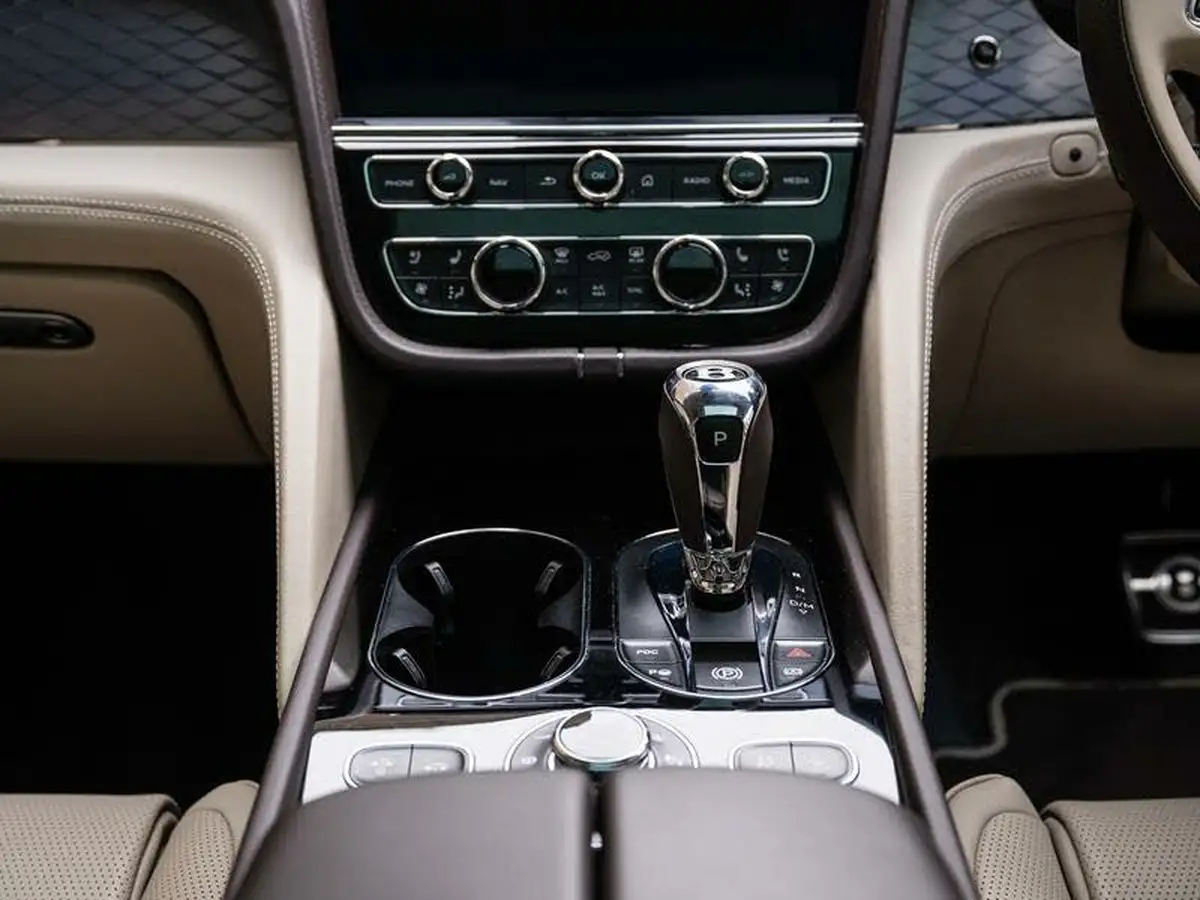 2022-bentley-bentayga-40-v8-big-39
