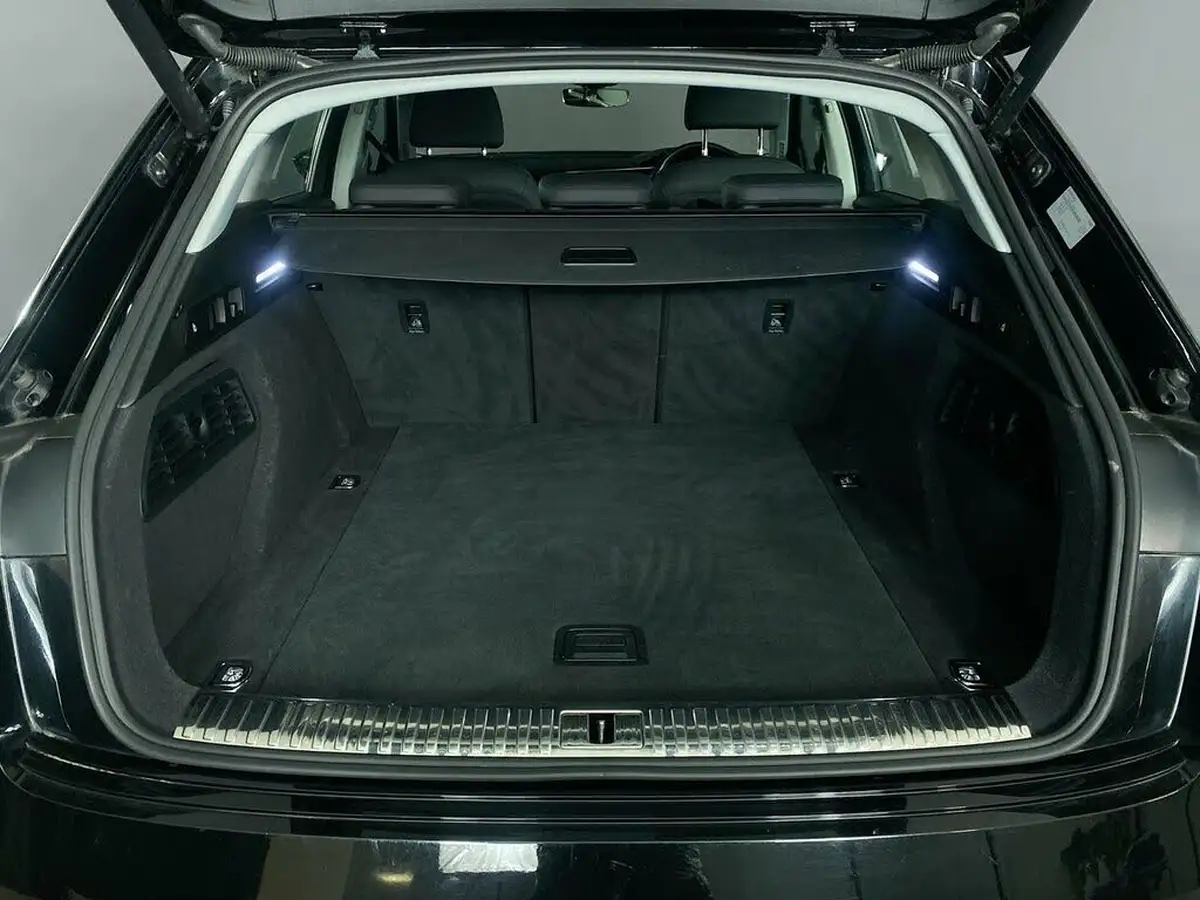 2022-audi-e-tron-55e-technik-station-wagon-big-12
