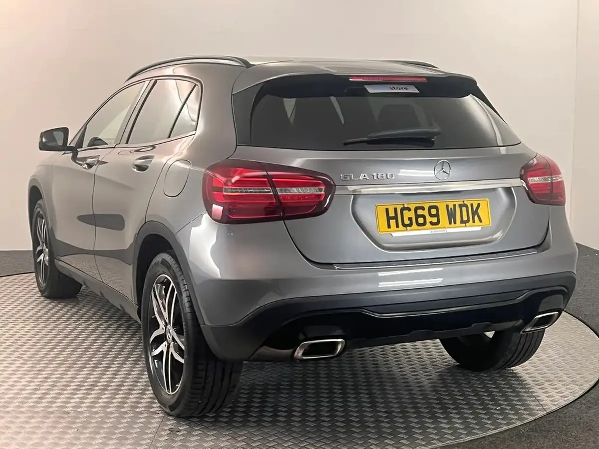 2020-mercedes-benz-gla-class-16-gla-180-urban-edition-7g-dct-big-9