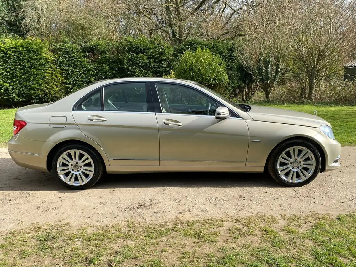2012-mercedes-benz-c-class-21td-c220-cdi-elegance-21cdi-blue-f-saloon-4d-2143cc-7g-tronic-big-3