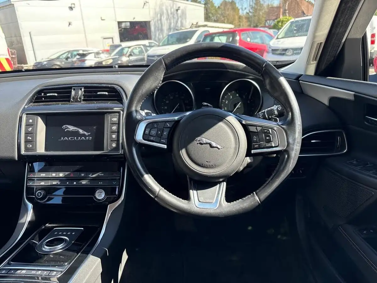 2018-jaguar-xe-20i-prestige-200ps-1999cc-big-14