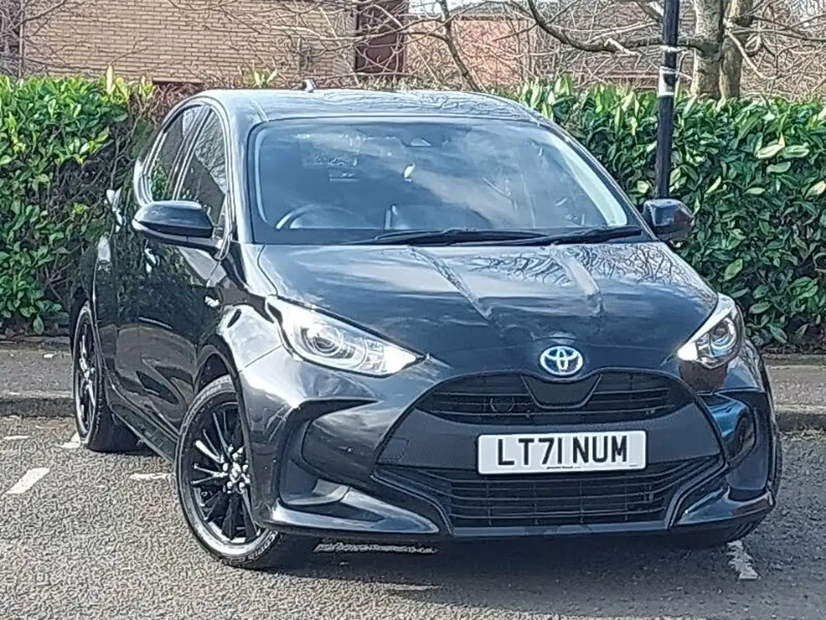 2021-toyota-yaris-15-vvt-i-icon-114bhp-hybrid-1490cc-e-cvt-big-0