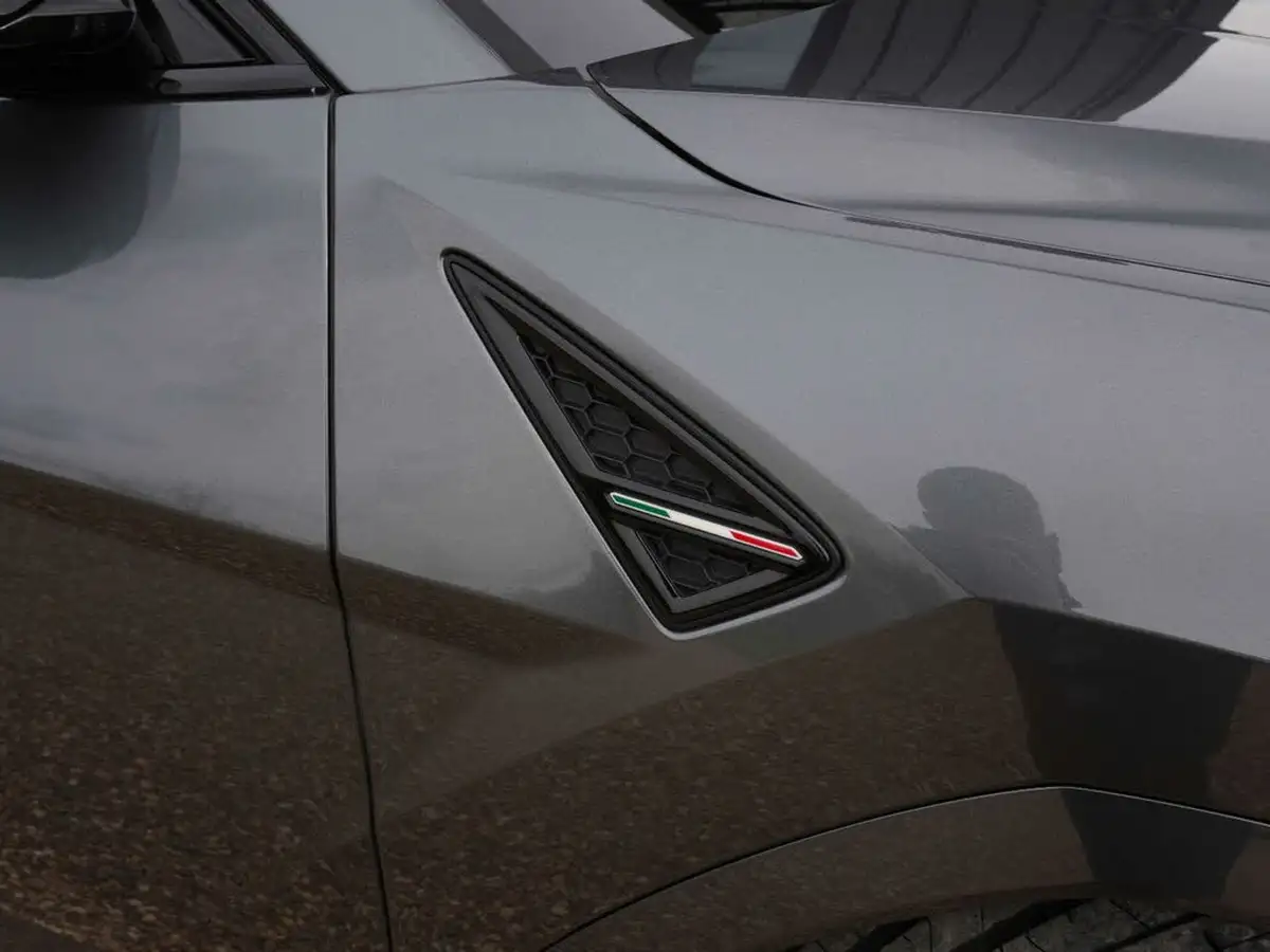 2019-lamborghini-urus-40-no-trim-big-9
