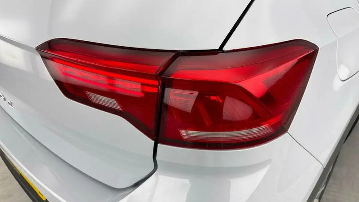 2020-volkswagen-t-roc-10-tsi-design-115ps-hatchback-5d-big-27
