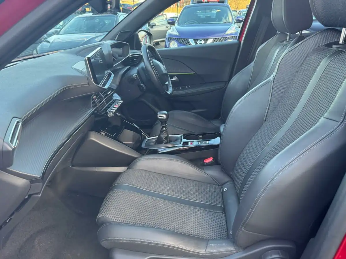 2020-peugeot-2008-suv-12-puretech-gt-line-big-42