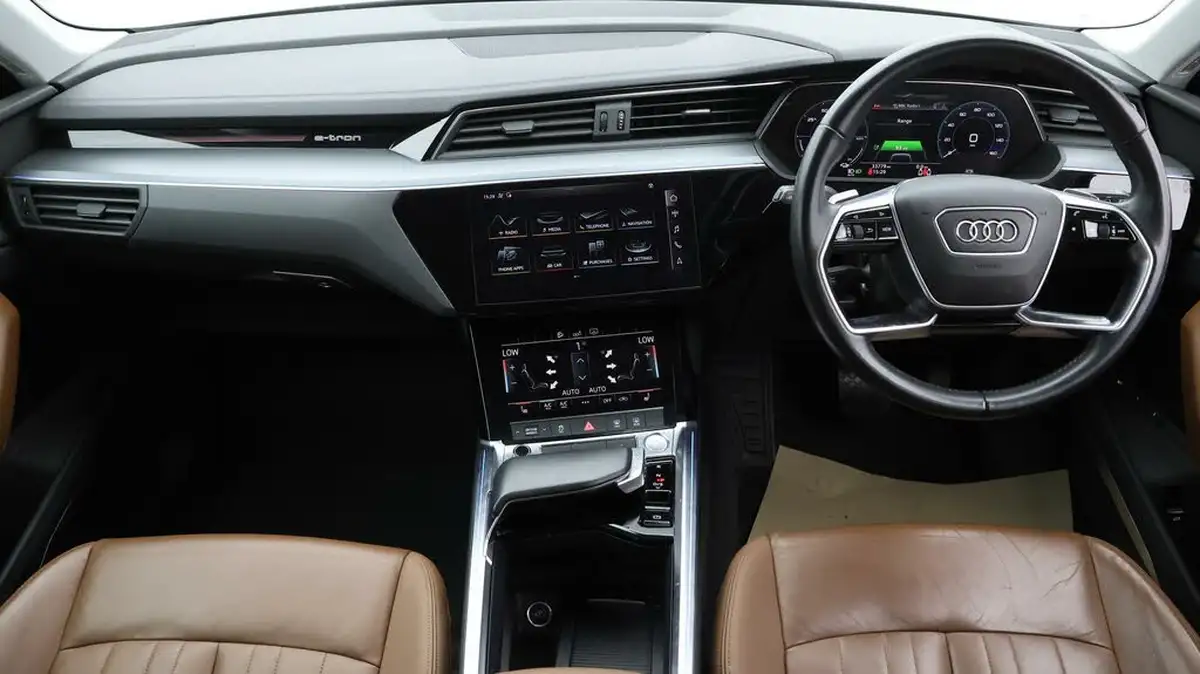 2021-audi-e-tron-50e-technik-station-wagon-big-12