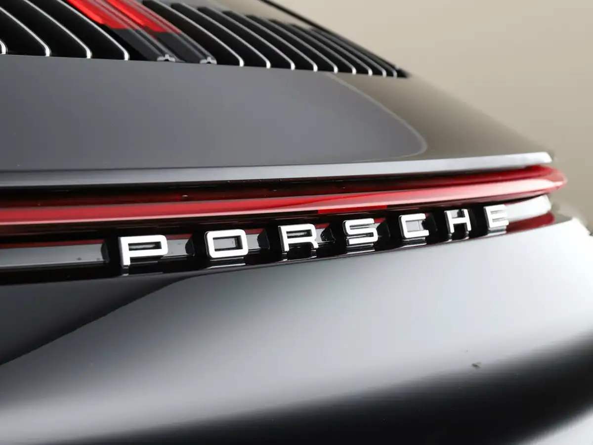 2024-porsche-911-30-carrera-4-coupe-big-15
