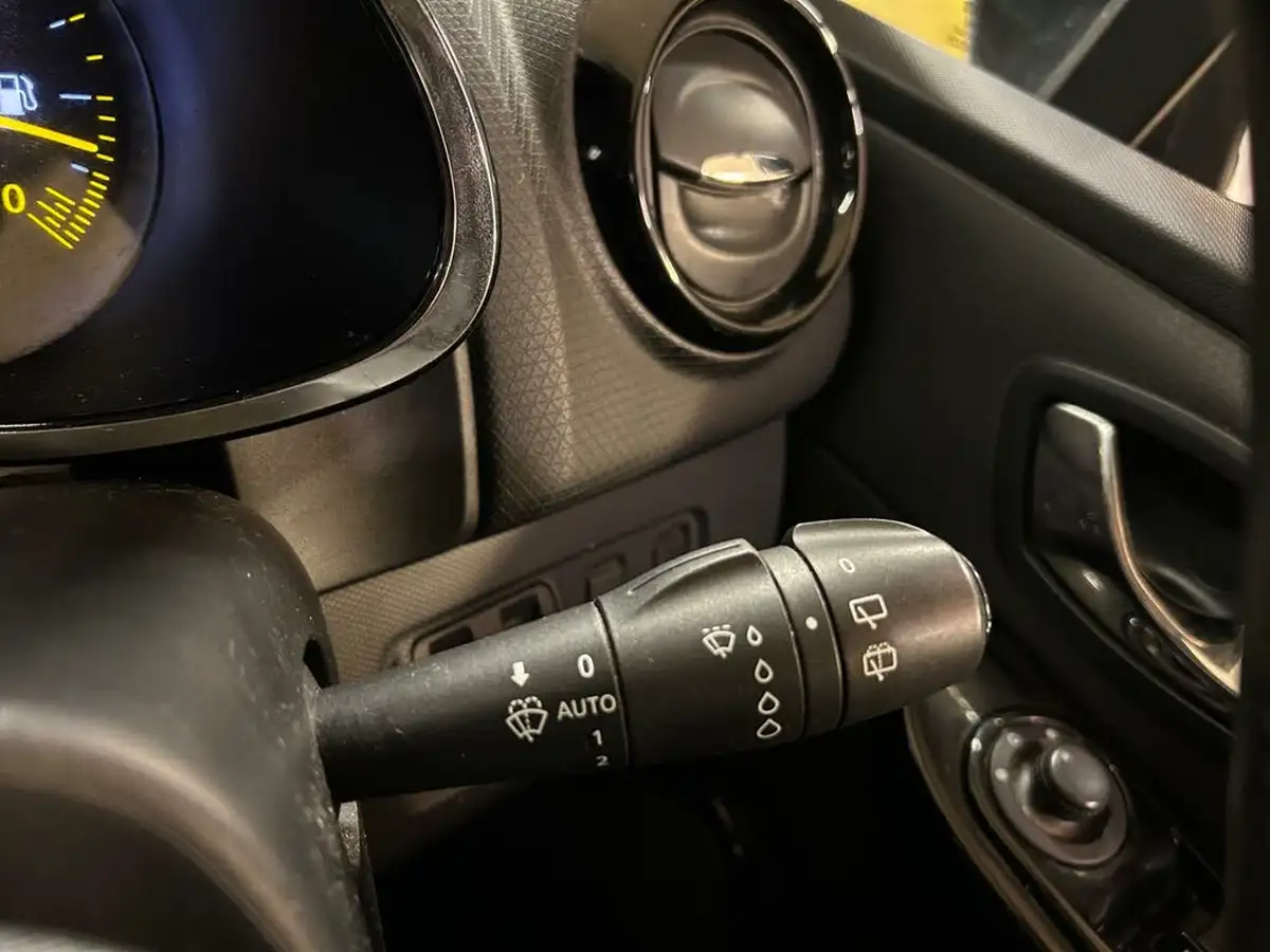 2014-renault-clio-15td-dynamique-medianavss-big-27