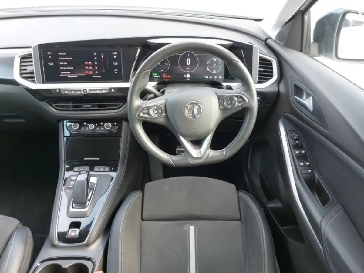 2023-vauxhall-grandland-16-gse-big-10