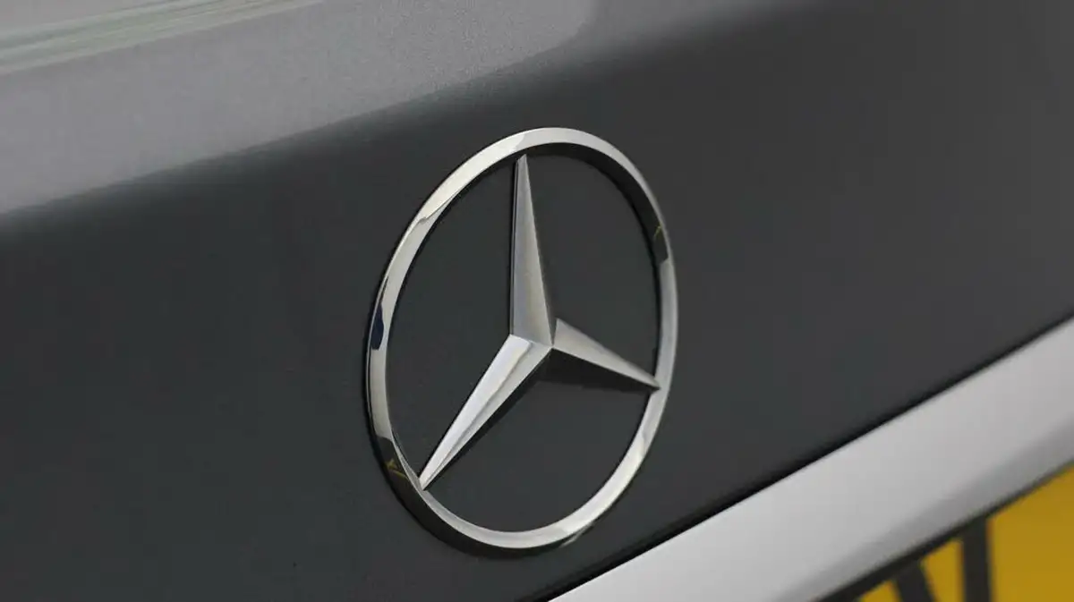 2020-mercedes-benz-c-class-15-c200-se-saloon-4d-big-20