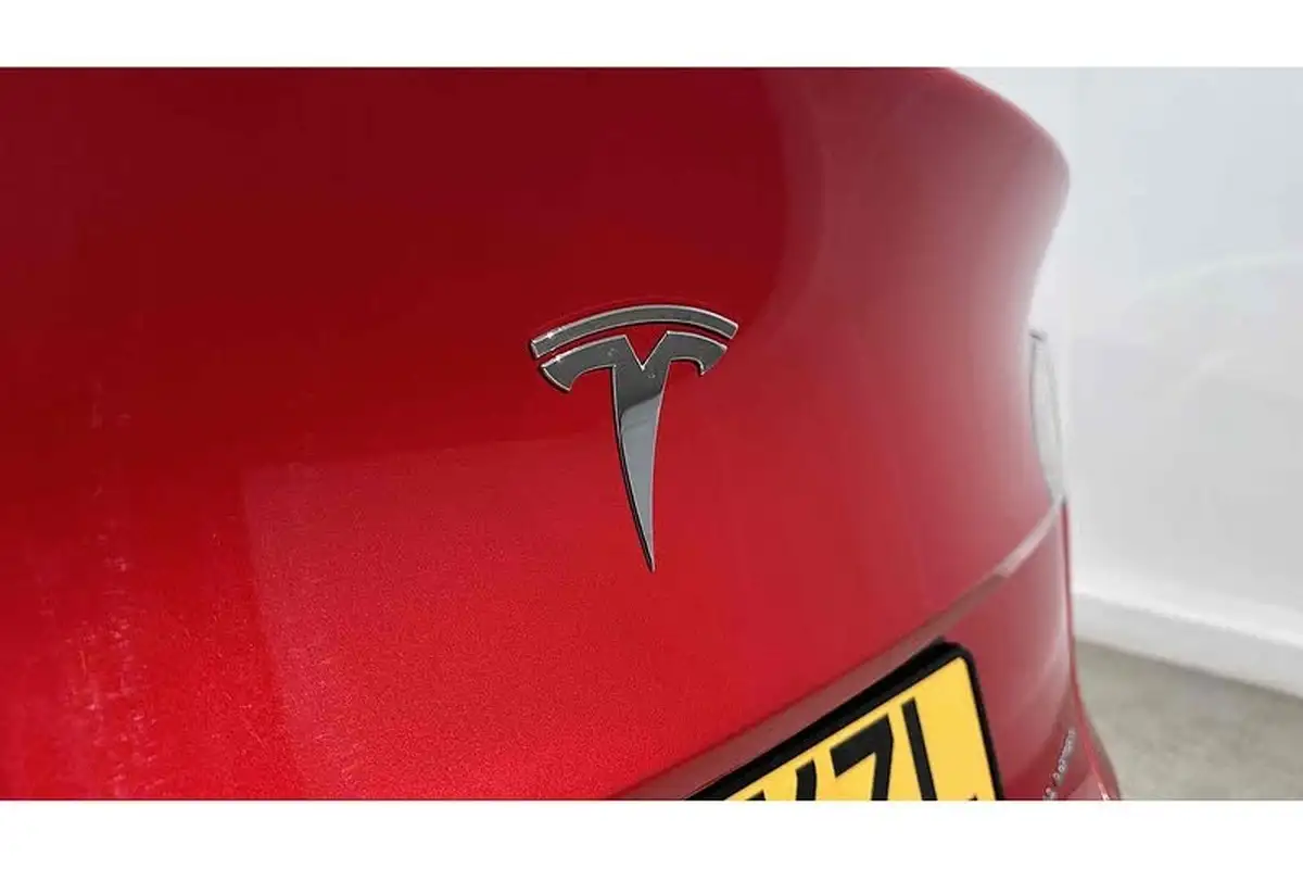 2022-tesla-model-y-e-long-range-big-10