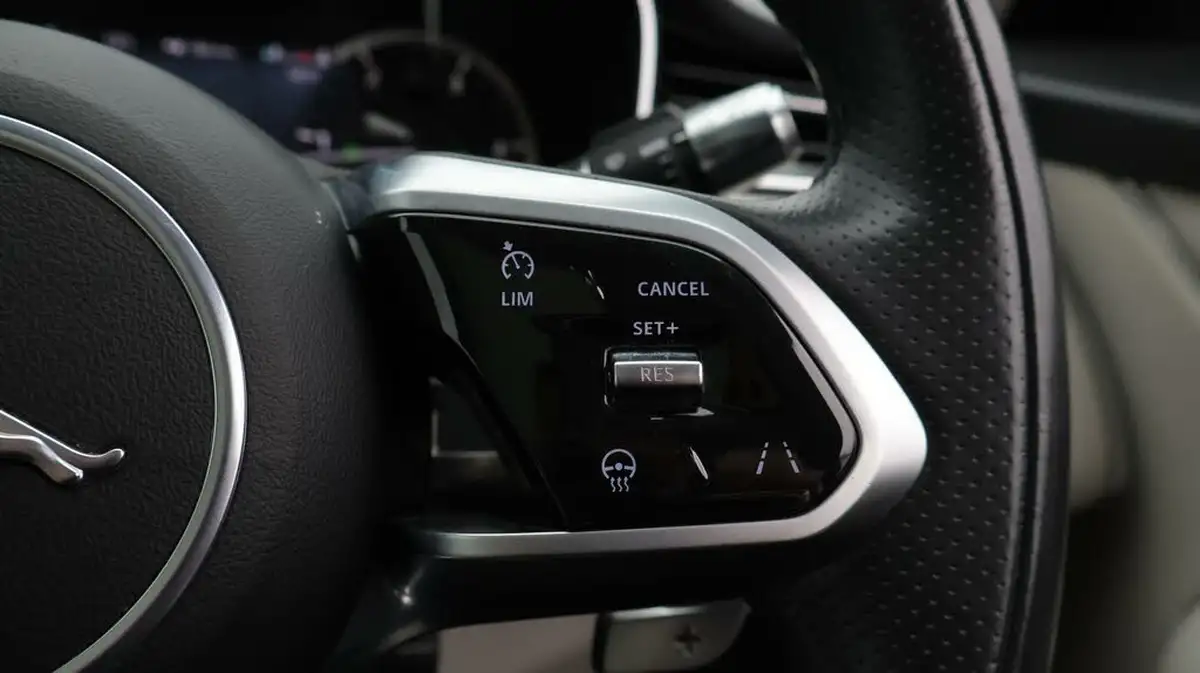 2021-jaguar-f-pace-20-d200-r-dynamic-s-mhev-big-28