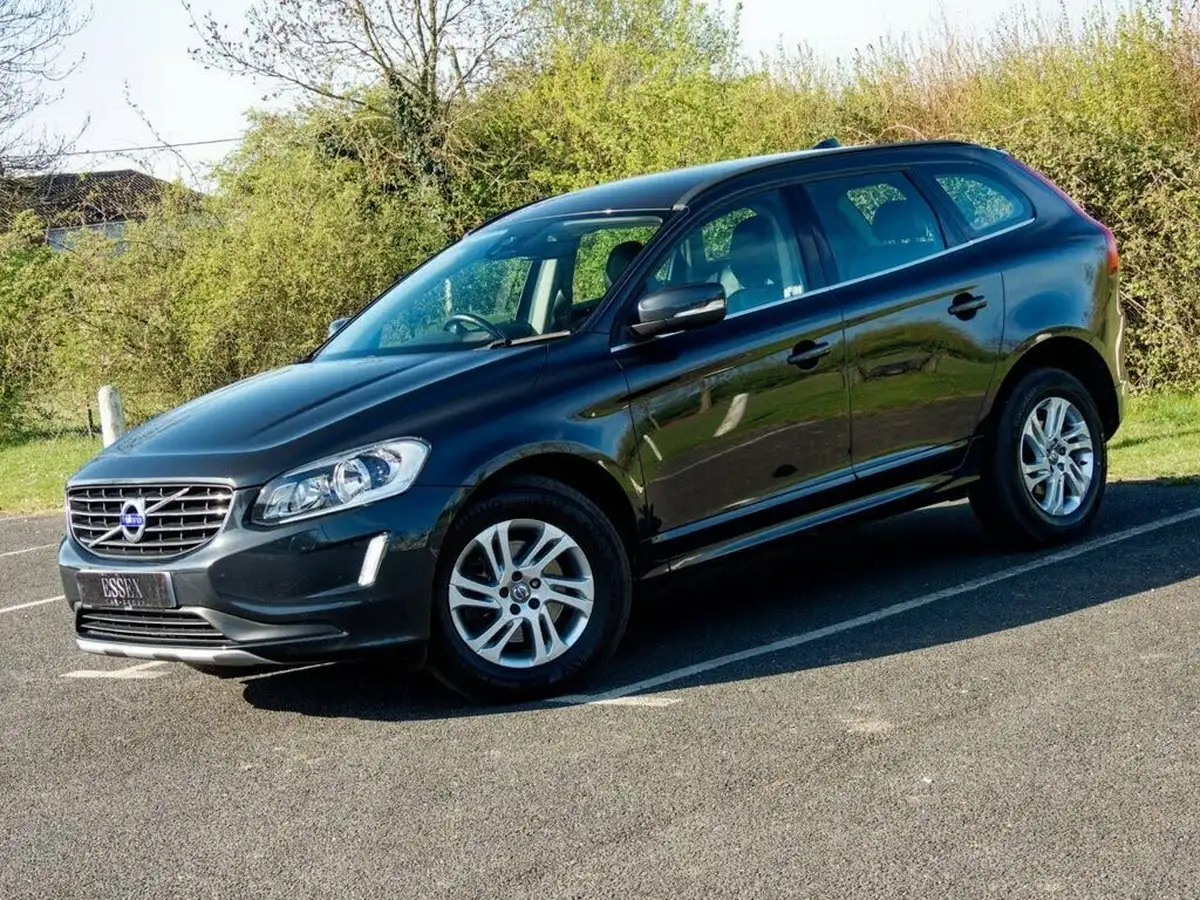 2017-volvo-xc60-24td-d4-se-geartronic-big-4