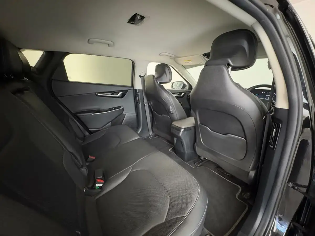 2023-kia-ev6-e-air-big-16