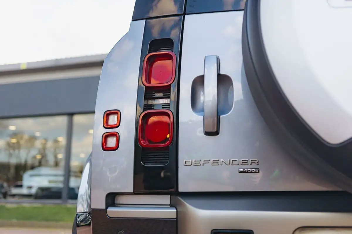 2021-land-rover-110-defender-20-p400e-x-dynamic-s-big-15