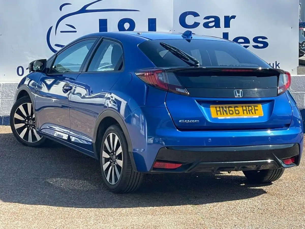 2016-honda-civic-18-i-vtec-se-plus-navi-ss-hatchback-big-4