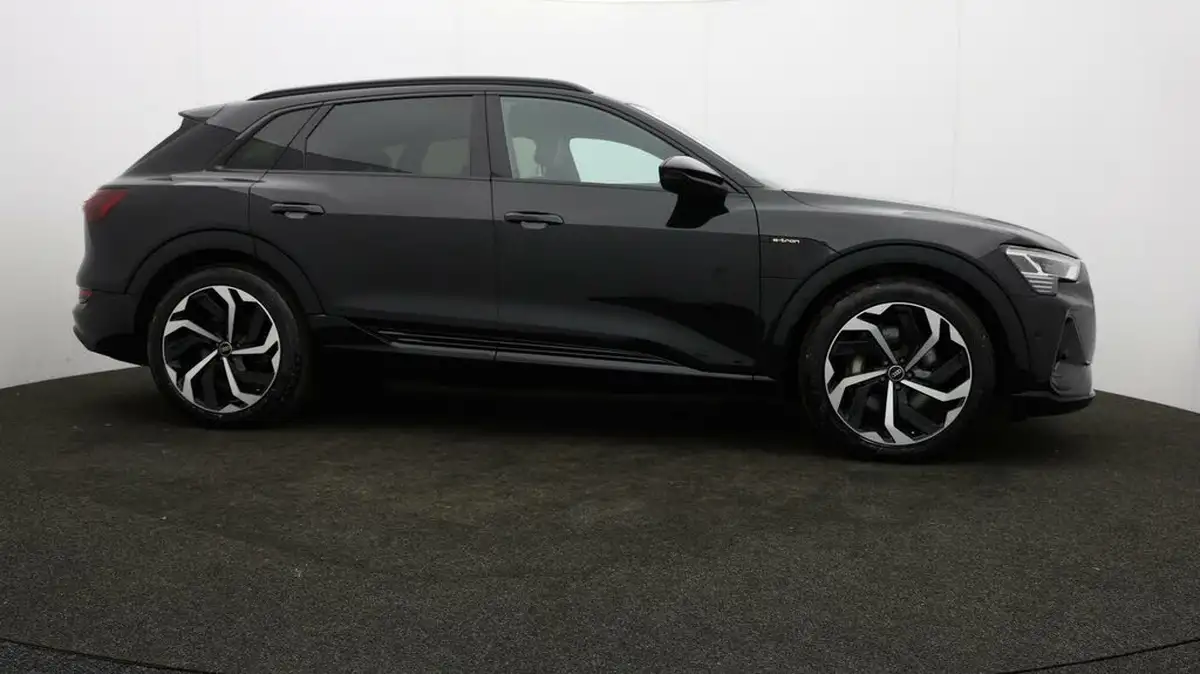 2022-audi-e-tron-55e-black-edition-station-wagon-big-33