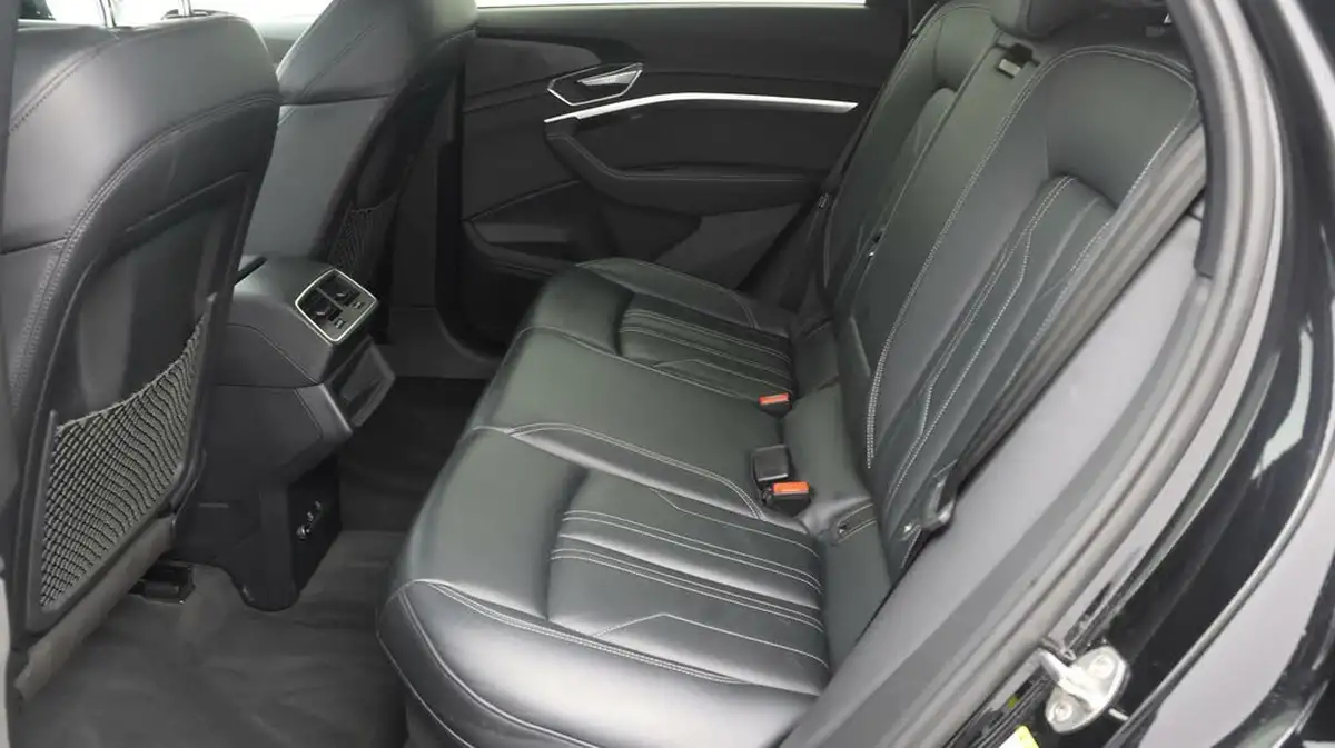 2022-audi-e-tron-55e-black-edition-station-wagon-big-15