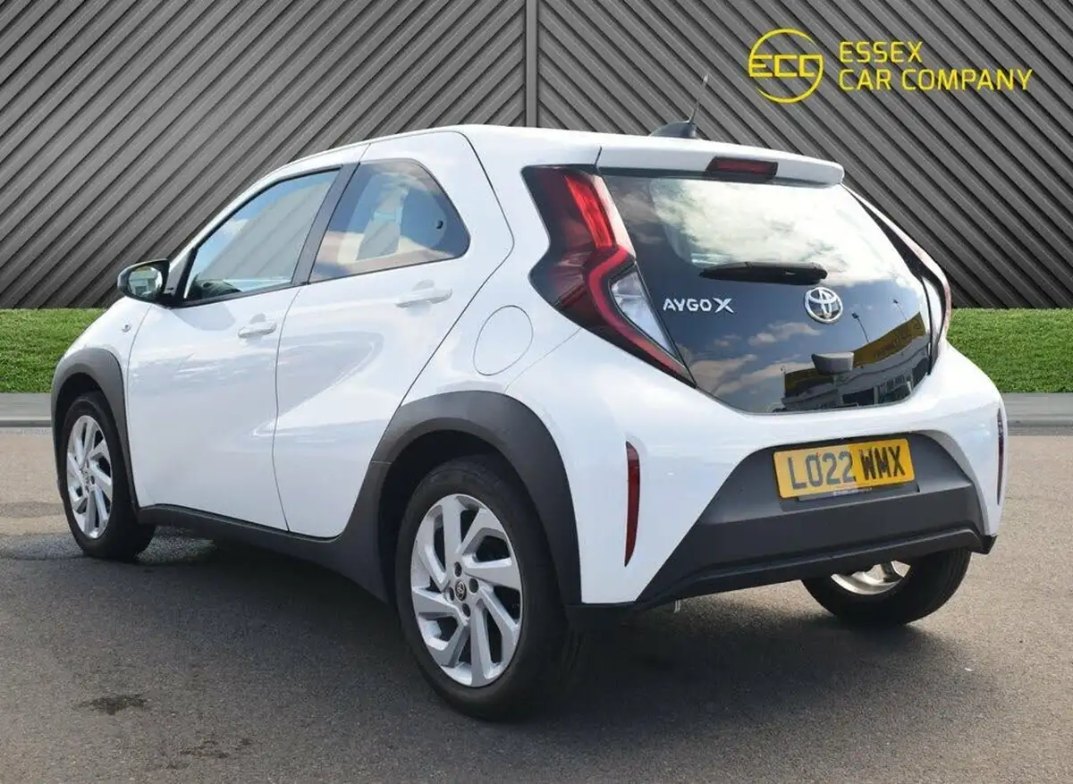 2022-toyota-aygo-x-10-vvt-i-pure-cvt-big-11
