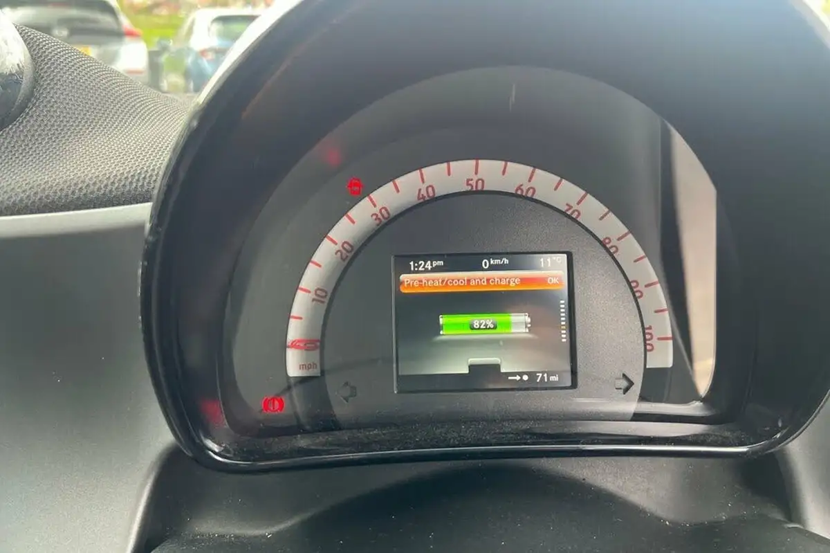 2018-smart-forfour-eq-prime-premium-plus-big-11